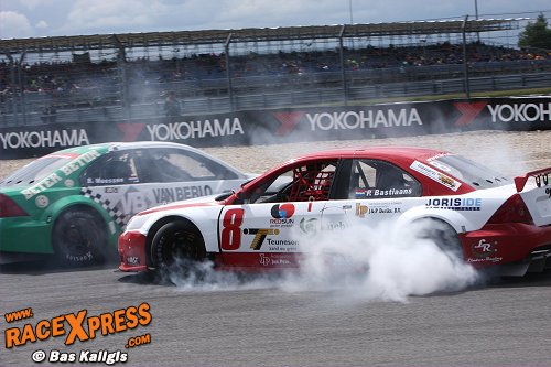 Phil Bastiaans burn some rubber
